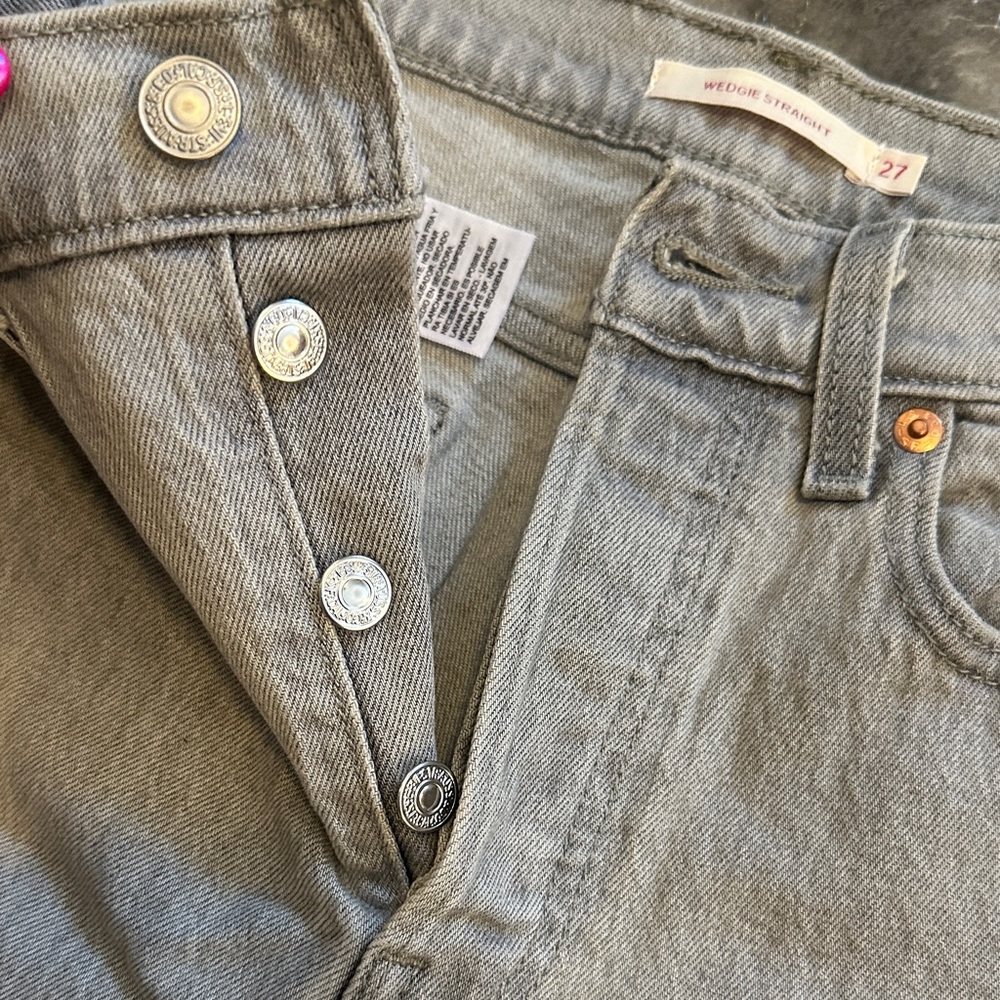 Levi jeans size 27 - Picture 3 of 4